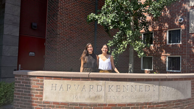 Hacen historia: hermanas y egresadas de Economía de la UP ingresan juntas a Escuela de Gobierno de Harvard